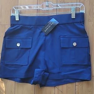 NWT Fashion Nova short Short  SZ L